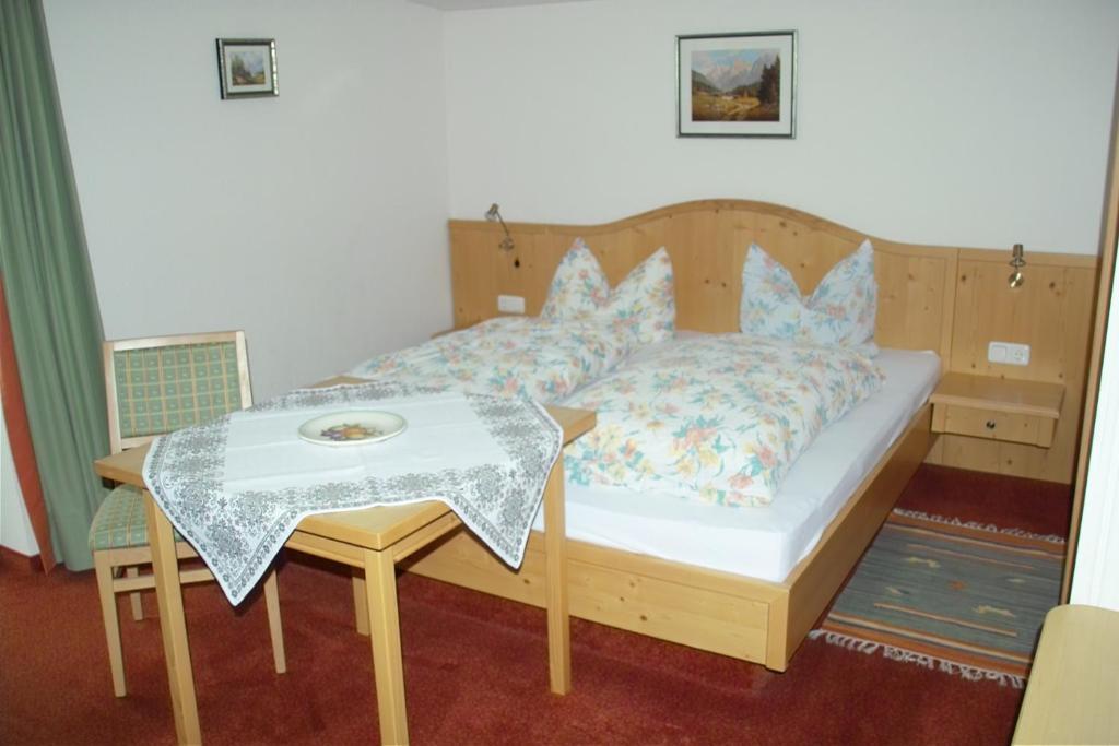 Gasthof Alpenblick Hotell Hirschegg  Rom bilde